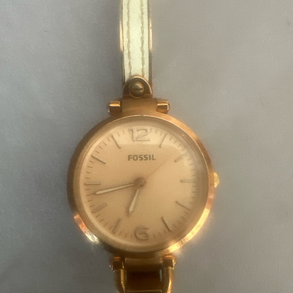 Nice Ladies Fossil Bracelet Watch With Old Battery